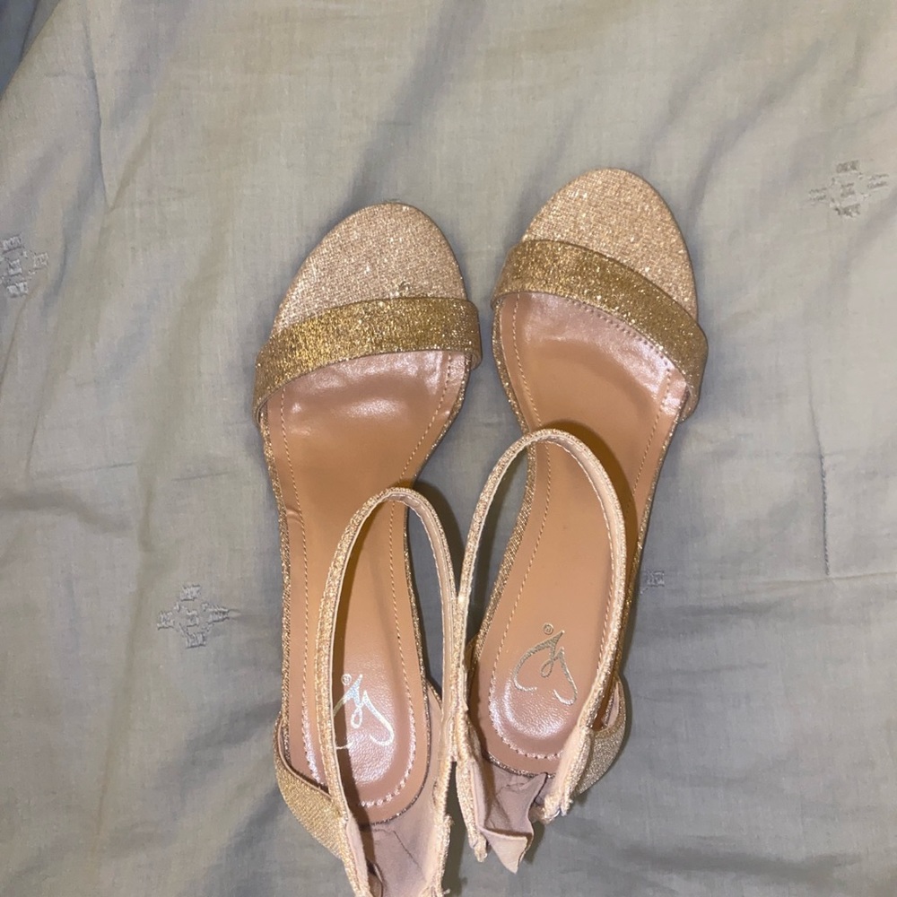 Never worn, great condition